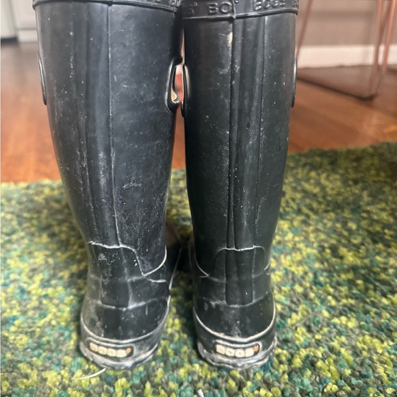 Bogs black boots-kid size 11 - Picture 3 of 5